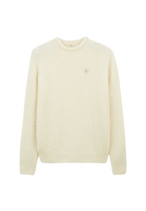 Pull en laine texturé de couleur crème avec des manches longues, des poignets et un ourlet côtelés, et un petit patch logo carré sur la poitrine gauche.