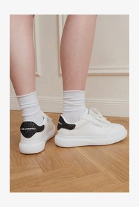Επιλέχθηκε, white