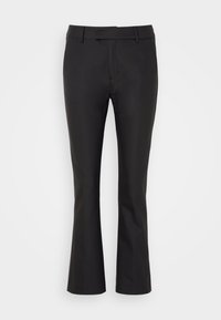 Pantalon noir évasé avec une finition de tissu lisse, doté d'une ceinture bien définie et de détails de couture subtils. Design ajusté avec des ouvertures de poche.