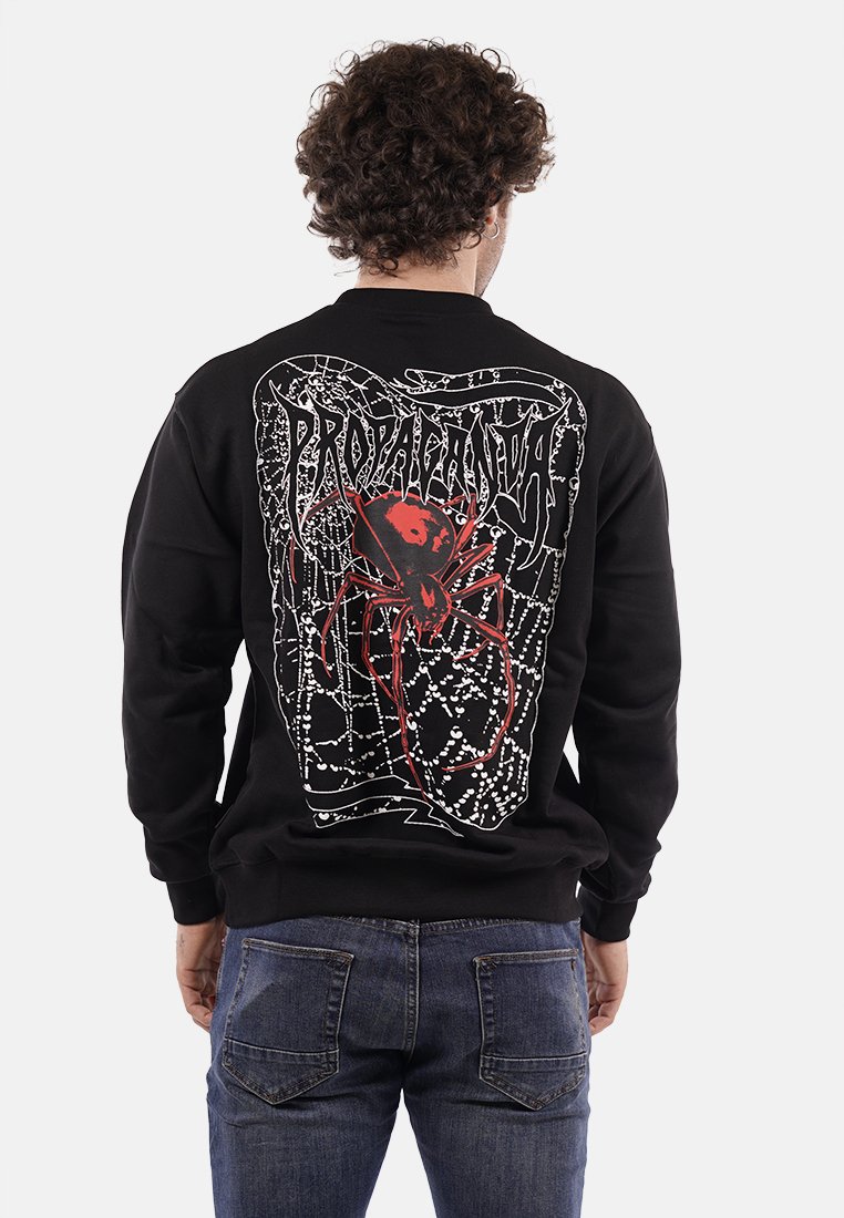 Felpa nera con maniche lunghe, caratterizzata da un grande graffico di un ragno rosso e un design di ragnatela bianca sul retro. Realizzata in cotone.