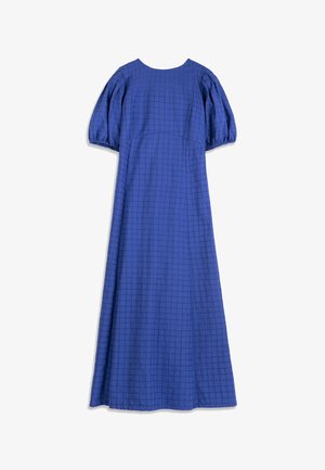 Robe midi bleue avec manches courtes bouffantes et motif à carreaux subtil, taille ajustée et encolure ronde.