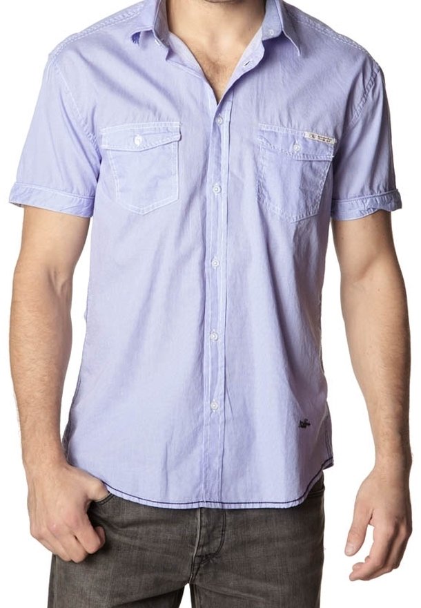 Light purple short-sleeve shirt with button-up front, two chest pockets, and rolled cuffs. Woven fabric, casual fit with a curved hem.