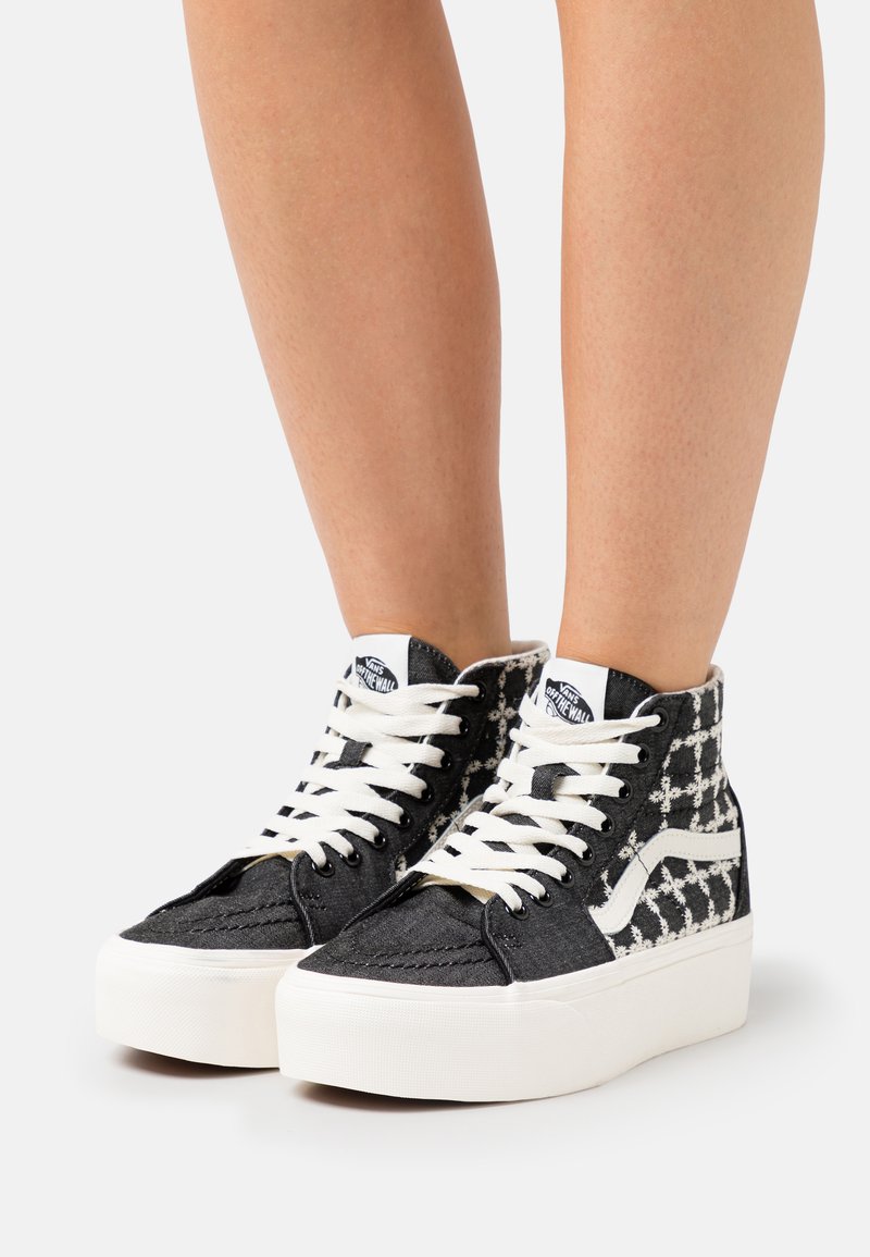 Vans - SK8-HI TAPERED STACKFORM - Visoki športni copati - black, Povečajte