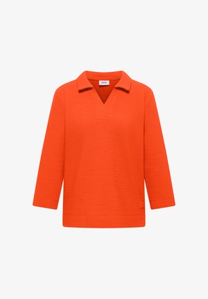 Fel oranje, langärmeliges, strukturiertes Oberteil mit Kragen und V-förmigem Ausschnitt, das ein kleines Markenetikett im Inneren des Kragens aufweist.