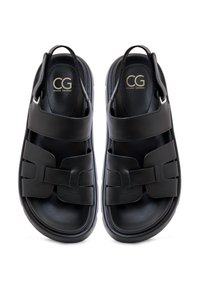 Schwarze Leder-Sandalen mit offener Spitze, verstellbaren Riemen und brandmarkierten Einlegesohlen mit der Aufschrift "CG Cesare Gaspari", von oben gezeigt.