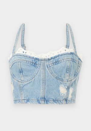 Blaues, kurz geschnittenes Denim-Bustier mit verstellbaren Trägern, Unterbrustbügel-Cups, ausgefransten Kanten und weißer Spitzenborte entlang des Ausschnitts.