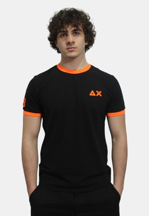 Sun68 T-shirt basic - nero/corallo