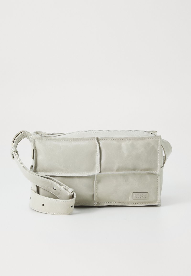MM6 Maison Margiela TOP HANDLE MINI BAG UNISEX - Torba čez telo - vaporous grey
