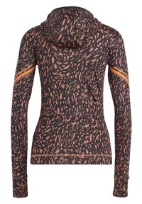 Veste à capuche ajustée à manches longues avec motif abstrait tacheté noir et rose et bandes orange sur les manches.