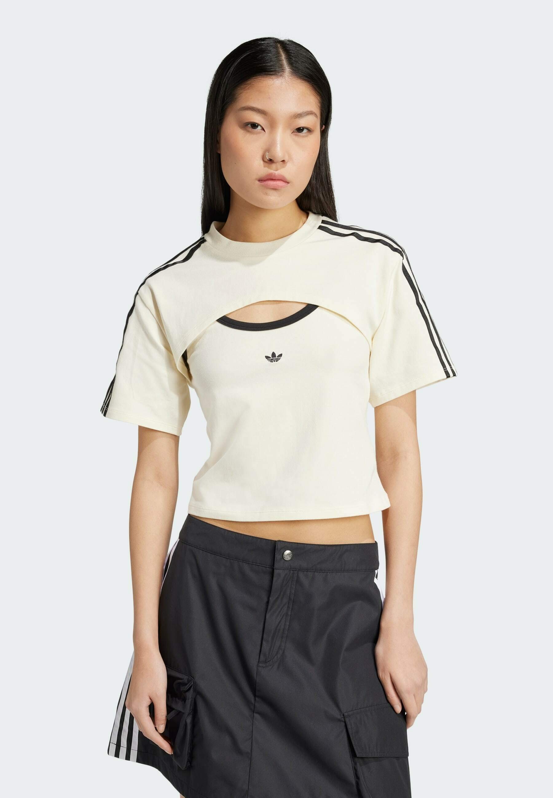 ★ adidas★ V-neck short sleeve tee cream white black KF031 Adidas Mens Graphic T-Shirt White Black Short Sleeve Crew