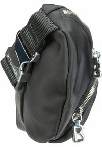 Custodia in nylon nera con una cerniera robusta e chiusura a clip. Presenta una superficie testurizzata e accenti metallici. Forma compatta e arrotondata.
