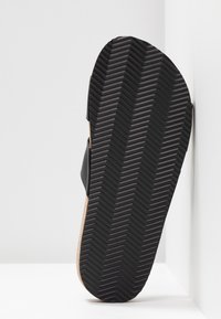 Monki Chinelos - black