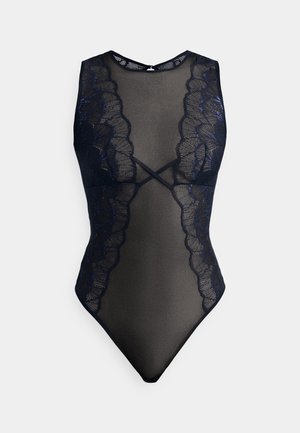 Kanten bodysuit in donkerblauw met een doorzichtige voorkant, schulp kantafwerking, hoge halslijn en kruislingse details op de borst.