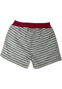 Pantaloni corti grigio a righe con una comoda cintura elastica rossa. Materiale in cotone, design casual, presenta righe bianche orizzontali su uno sfondo grigio.