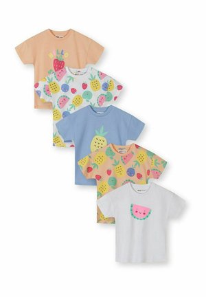 Pet kratkih dječjih majica s printom šarenog voća, uključujući jagode, ananas, lubenice i vesele izraze lica.