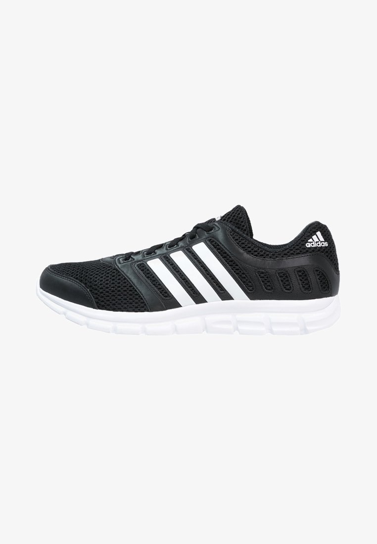 Chaussures de sport noires avec tige en maille, design à trois bandes blanches, col rembourré et semelle en caoutchouc texturé. Construction légère et flexible.