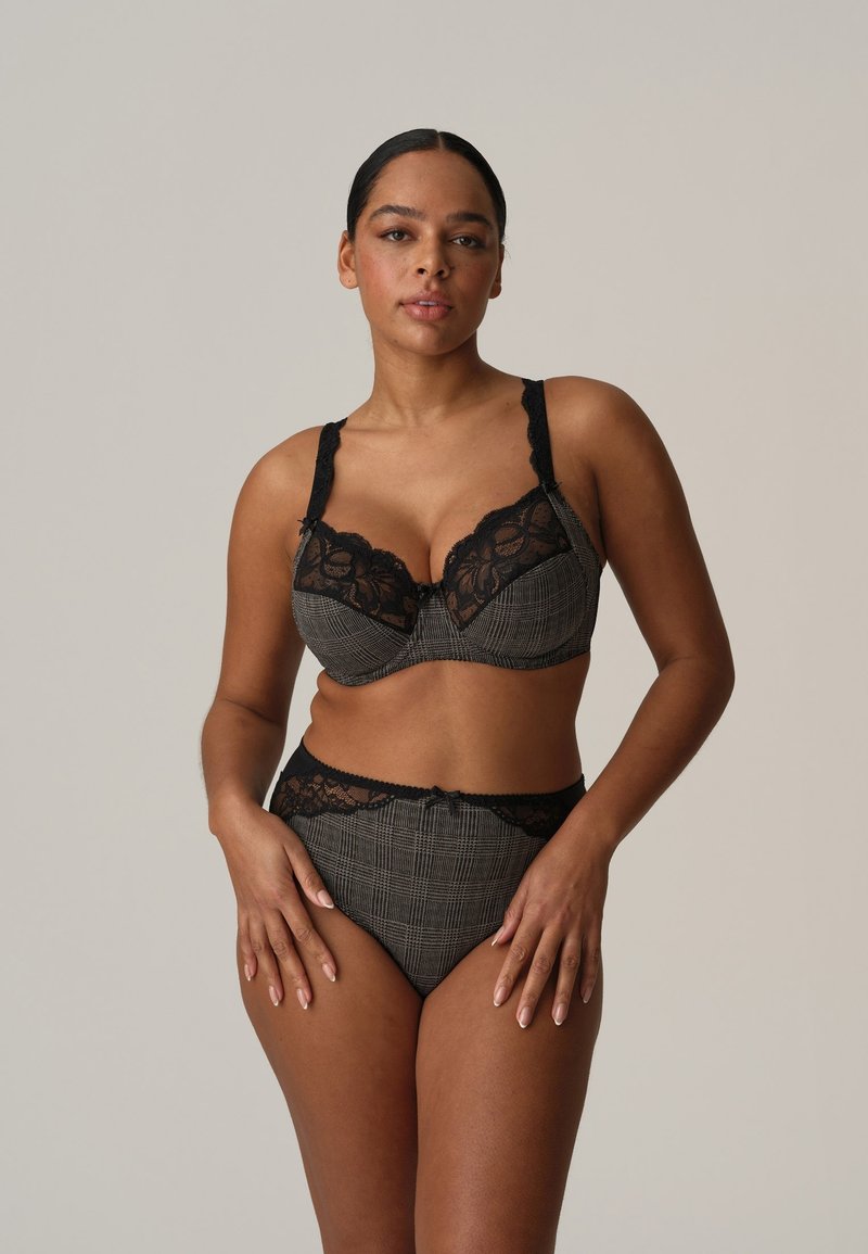 Zwart-grijs geruit lingeriesetje met een balconette beha met kanten rand en een slip met hoge taille en kantaccenten.