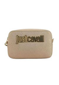 Borsa rettangolare beige con lettering dorato "Just Cavalli" sul davanti. Realizzata in materiale testurizzato, presenta una tracolla a catena e una chiusura con zip.