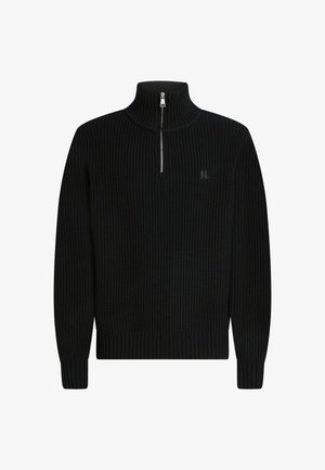 Must mustriba kudumiga särk, millel on kõrge lukuga kaelus ja pikad varrukad. Omab rinna peal peent logo ja tekstuuri lõpetust.