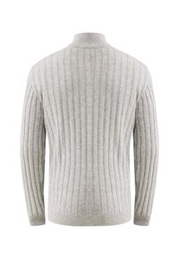 Grau gestrickter Pullover mit vertikalen Rippen, hohem Kragen und langen Ärmeln. Weiche Textur mit einer taillierten Passform und schmalen Bündchen an den Handgelenken.