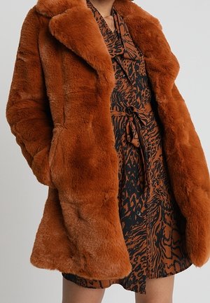 Abrigo de invierno - brown