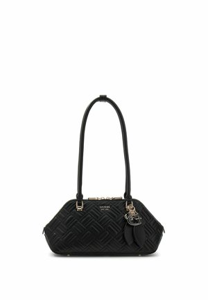 Sac à main noir Guess avec motif matelassé, longues anses, logo en métal et charms décoratifs sur le devant.