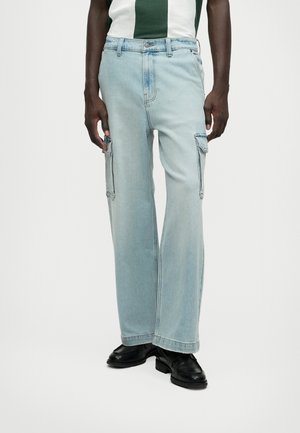 SUPER BAGGY POCKET - Pantalones cargo - light blue denim