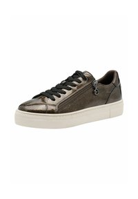 Sneaker in pelle marrone con texture, lacci neri, zip laterale e suola in gomma bianca. Presenta una punta liscia e un corpo decorato.