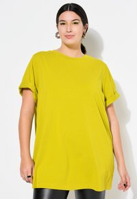 Studio Untold LONGLINE - Jednoduché tričko - yellow green