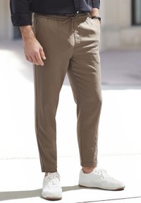 john devin JOGGER - Tracksuit bottoms - hellbraun