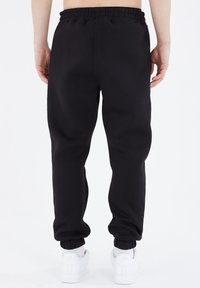 Megaman BASIC JOGGING - Jogginghose - schwarz