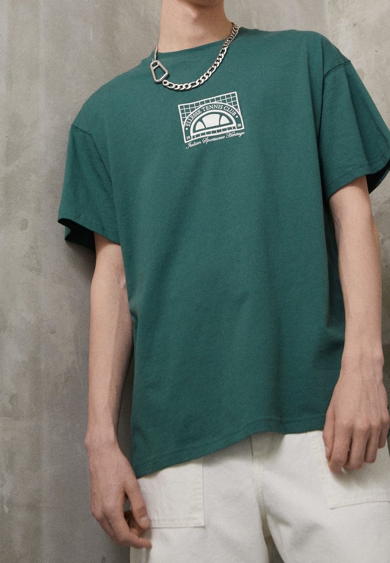 Ellesse T-shirt med print - dark green
