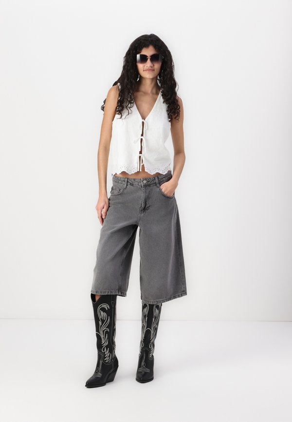 EMEA TIE VEST - Top3