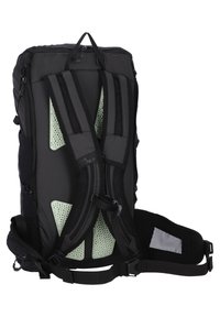 Sac à dos noir avec une surface texturée, panneaux en maille, bretelles rembourrées et une ceinture de taille réglable. Dispose d'une poignée supérieure pour un transport facile.