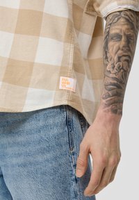 QS KARIERTES - Hemd - beige