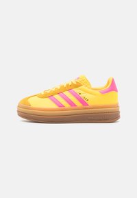 adidas Originals GAZELLE BOLD - Joggesko - spark/lucid pink/spark