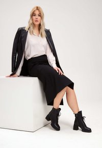 Cesare Gaspari WINTER BOOTS - Stivaletti con plateau - black