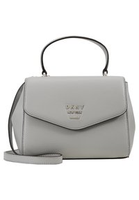 Szara skórzana torebka DKNY o wyraźnej, strukturalnej formie, z górnym uchwytem, odpinanym paskiem na ramię i klapą z wytłoczonym logo.