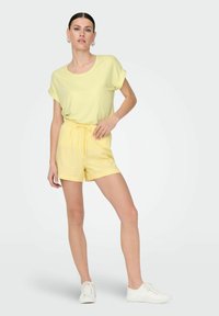 ONLY MOSTER O-NECK - Bluse - wax yellow