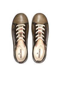 Chaussures en cuir marron avec des lacets crème et des accents roses. Présentent une fermeture éclair sur le côté et une semelle intérieure rembourrée avec le logo "Pikolinos".