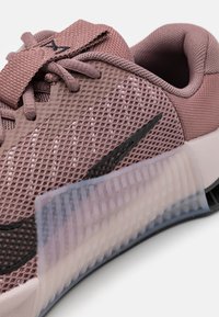 Nike Performance METCON 9 - Trainingsschoen - smokey mauve/black/platinum violet
