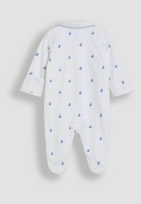 Weißes Baumwollbaby-Body mit blauen Segelbootmotiven, langen Ärmeln, rundem Kragen und Druckknopfverschluss am Boden. Weicher Stoff.