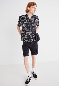 Selected Homme SLHRELAXSUN SHIRT RESORT - Skjorter - black