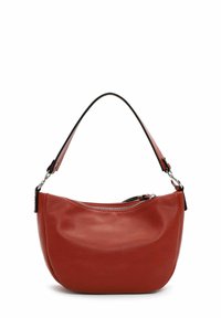 Sac à main en cuir rouge avec une forme arrondie, un zip sur le dessus et une poignée noire contrastante. Texture lisse avec des détails matériels minimaux.