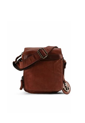 Borsa a tracolla in pelle marrone con finitura testurizzata, tracolla regolabile e dettaglio charm ancora argentato. Forma rettangolare con chiusure a cerniera.