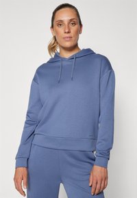 ONLY Play ONPLOUNGE LIFE HOOD NOOS - Majica s kapuljačom - vintage indigo