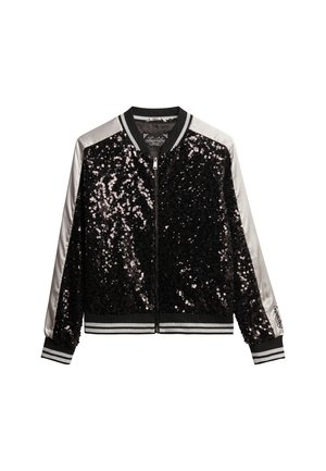 Chaqueta bomber de lentejuelas negra con mangas de satén plateado, puños elásticos y cuello de canalé negro. Cuenta con un cierre frontal de cremallera y un dobladillo a rayas.