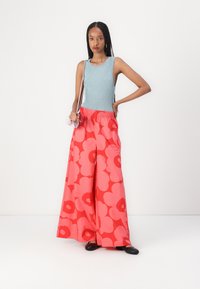 Marimekko VOIMAKUKKA UNIKKO - Pantaloni - red/pink