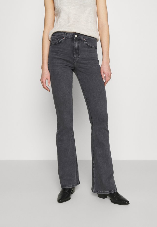 JAMIE FLARE - Flared Jeans - washed black