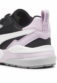 Puma VIS2K  - Sportbačiai - black white grape mist